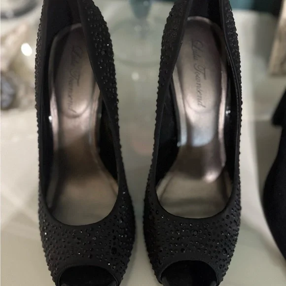 6 pairs of shoes size 10.. all for$150 Edelman Black and Cream Peep-Toe Wedges - Picture 4 of 14